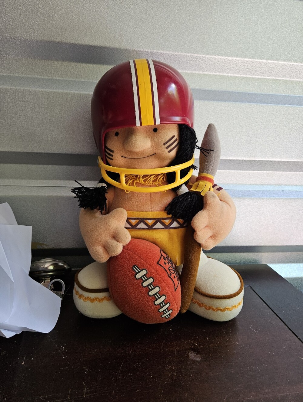 1983 NFL HUDDLES TUDOR GAMES WASHINGTON REDSKINS FOOTBALL PLUSH With Helmet